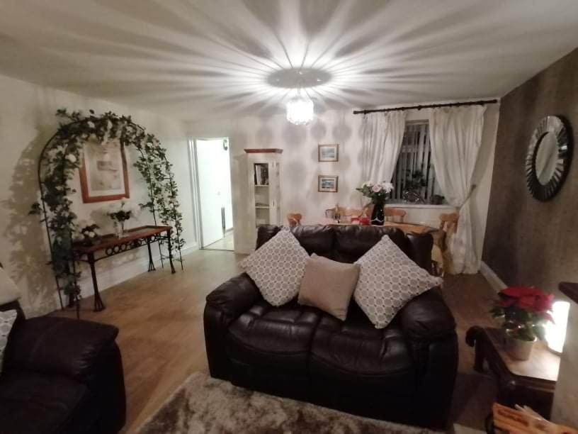 Вилла Comfy Quiet Town House Страбан Экстерьер фото